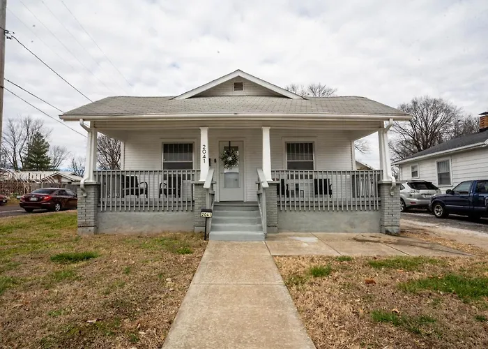 Historic Route-66 Bungalow
