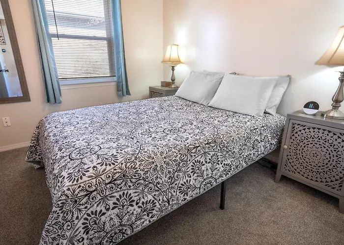 Main Retreat With King Bed In Master And Has Garage