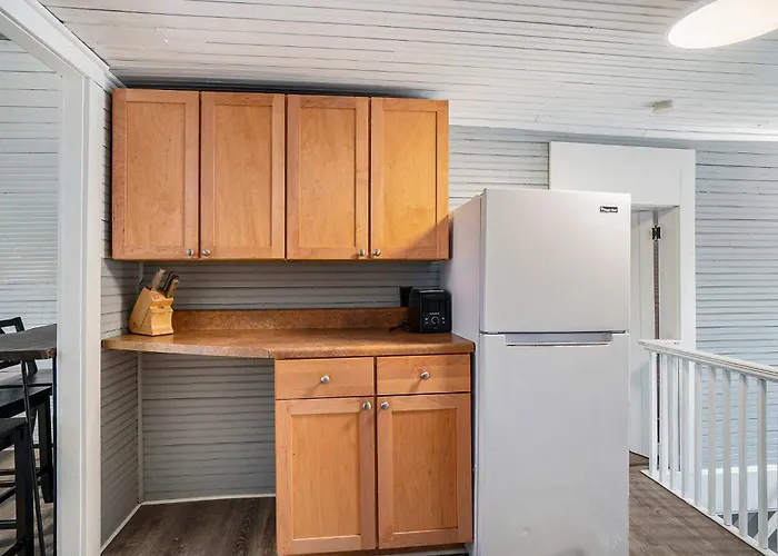 Grand Harbor Apartments Unit 5 - 200