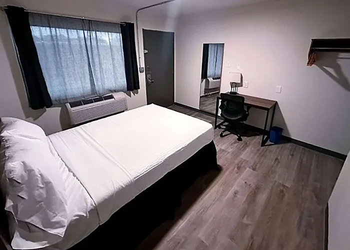 Studio City Suites, A Travelodge By Wyndham