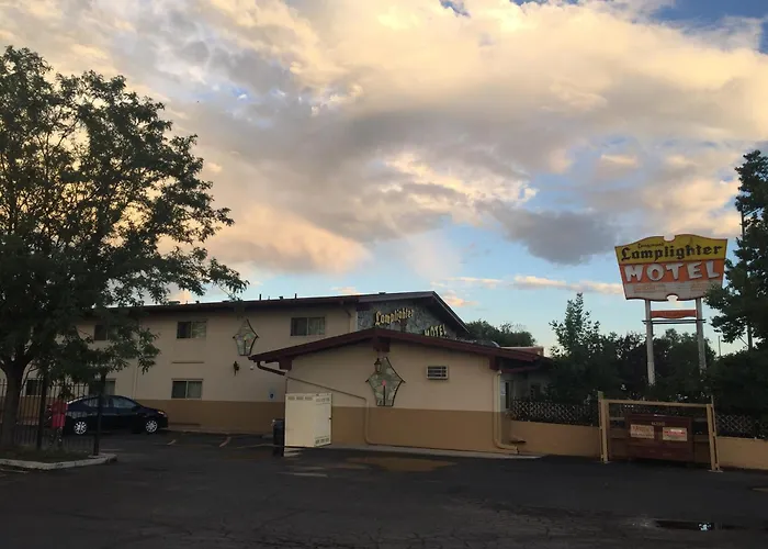 Lamplighter Motel