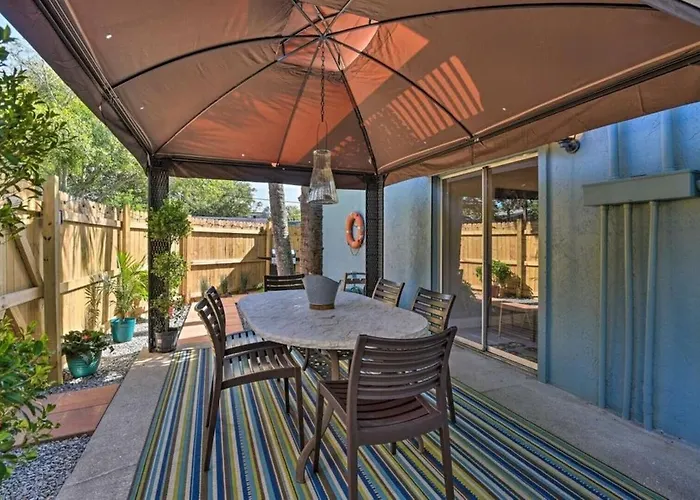 Dog Friendly Home By Flagler Avenue! Fenced Yard And Garage! Walk To The Beach!