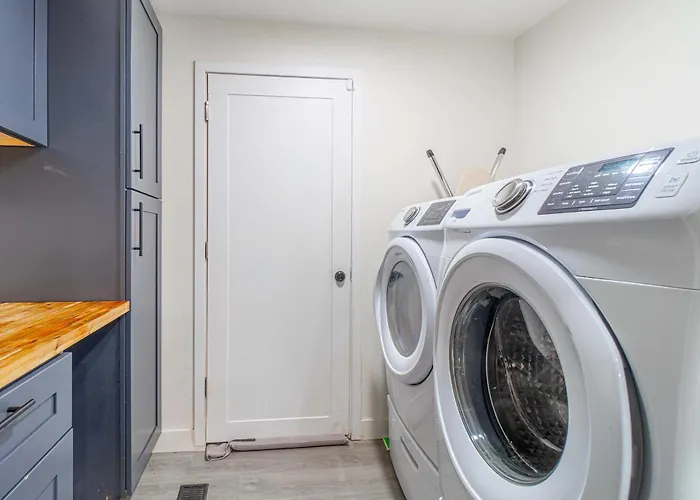 Cozy Family Haven In Sparks - Pet Friendly - Fenced Yard