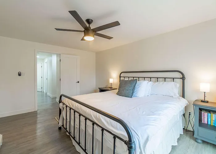 Cozy Family Haven In Sparks - Pet Friendly - Fenced Yard