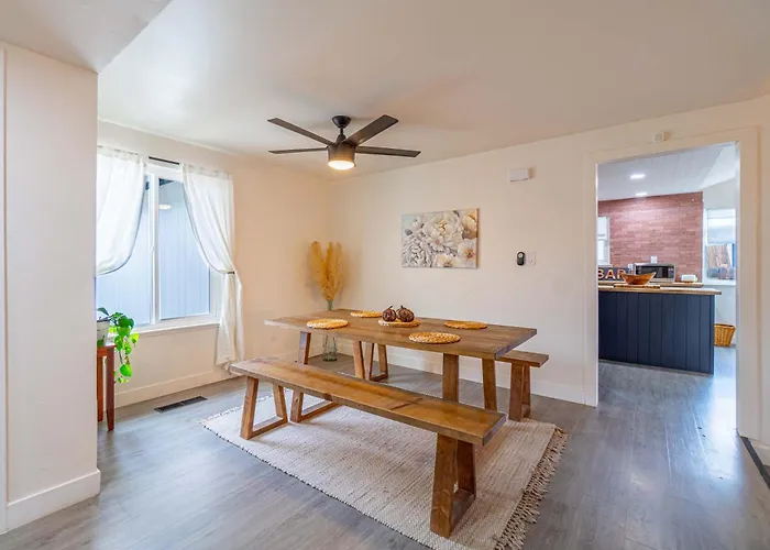 Cozy Family Haven In Sparks - Pet Friendly - Fenced Yard