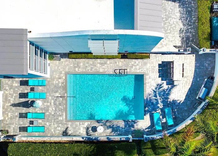 Beachside Modern 2Br 2Ba
