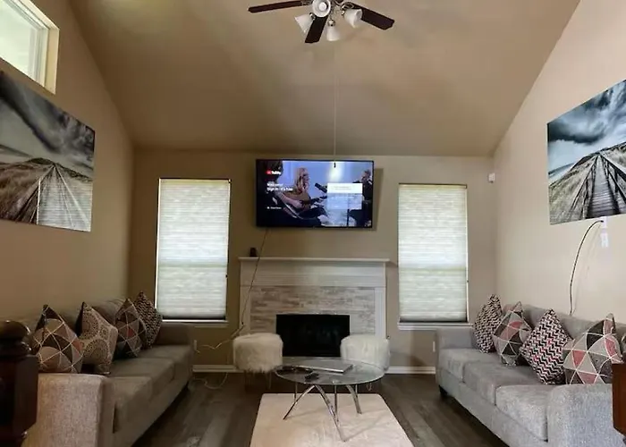 Luxury Stay - Near Houston Airport