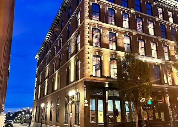 Brick & Bed Riverfront Lofts, G 305
