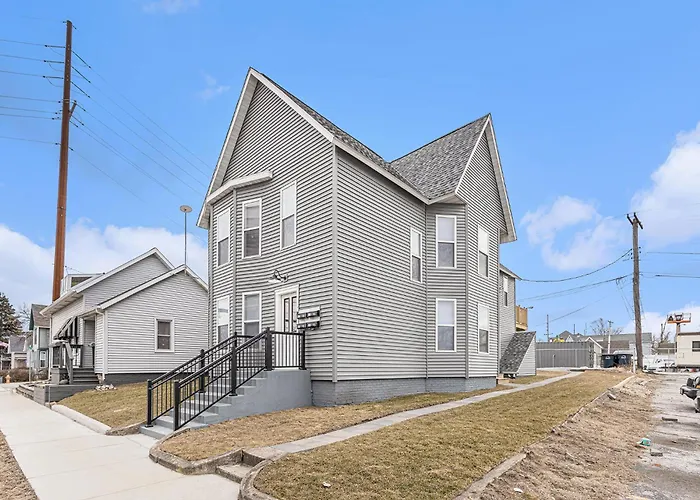 Remodeled Washer Dryer Mins To Beach & Downtown