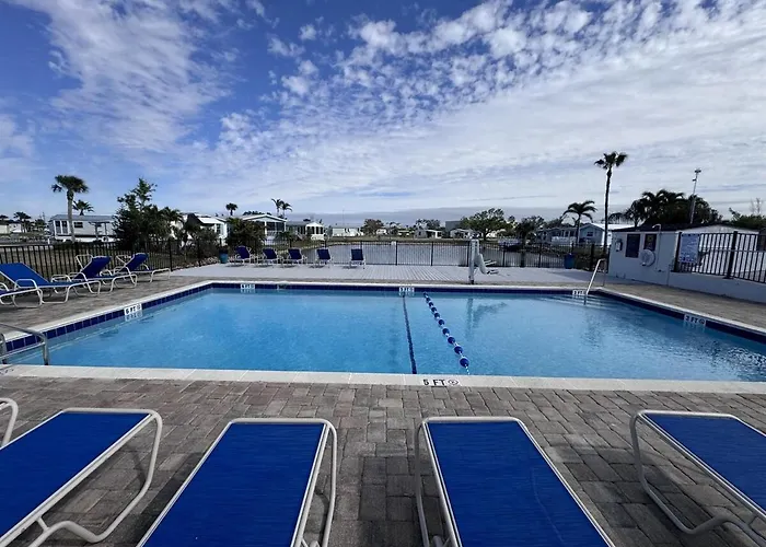 Sunny Gulf Coast Getaway-Near Beach-Shared Pool!