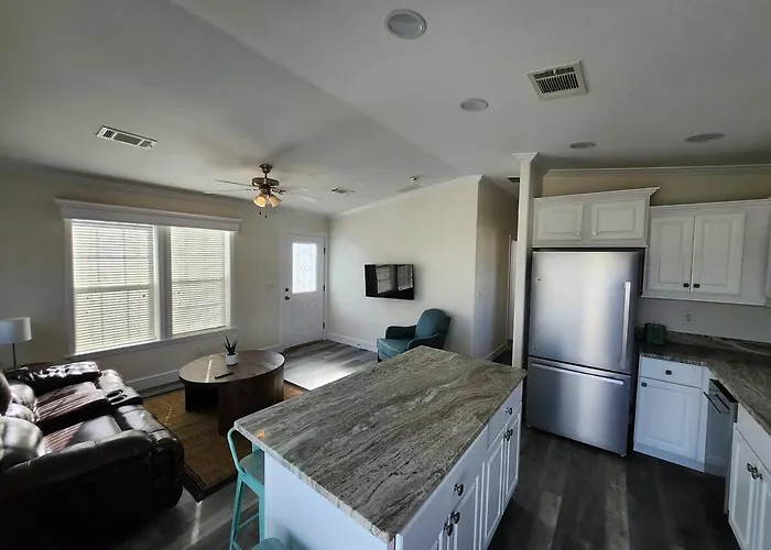 Sunny Gulf Coast Getaway-Near Beach-Shared Pool!