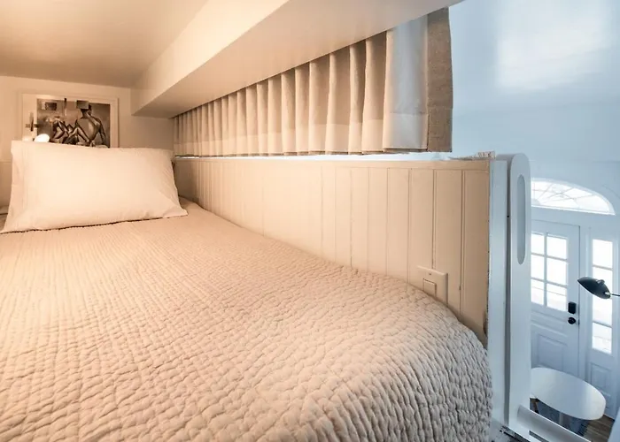 Renovated, Modern Downtown Loft