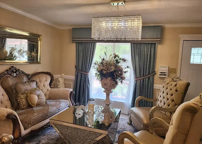 Cozy Oak Street Luxury Stay