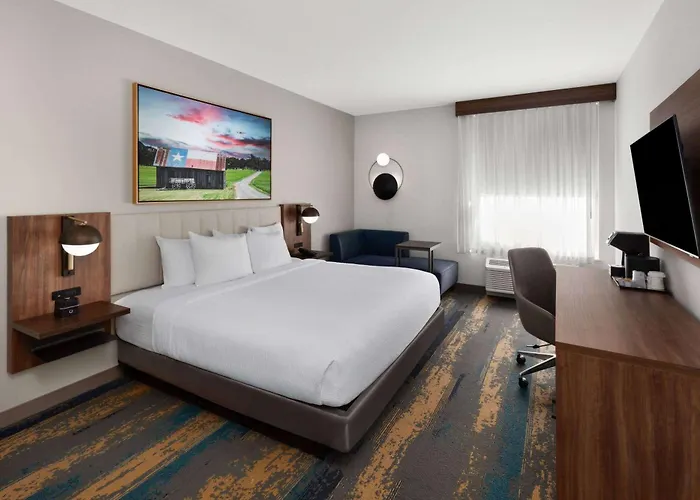 La Quinta Inn & Suites By Wyndham San Antonio At The Rim