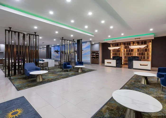 La Quinta Inn & Suites By Wyndham San Antonio At The Rim
