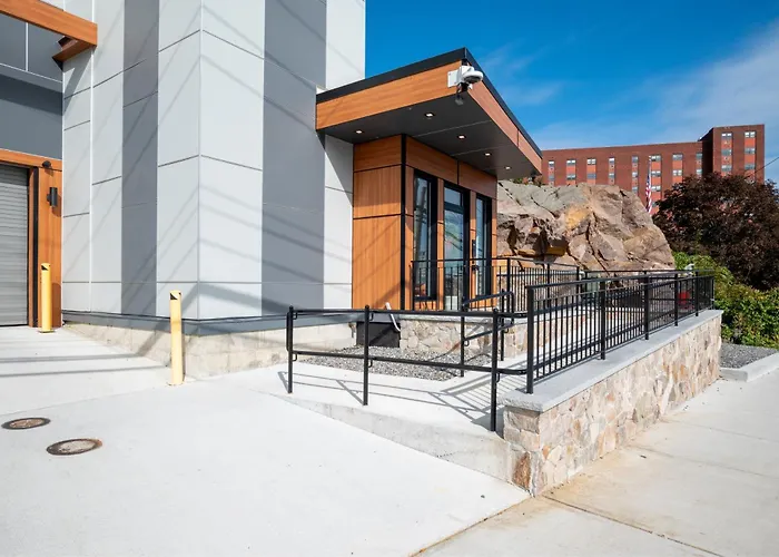 Modern 2 Bedroom Apartment In Quincy