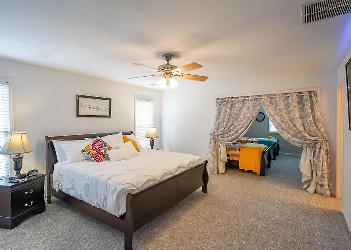 Luxury 6-Bedroom In All Lakes, Acworth, Ga