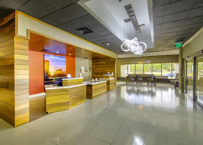 Holiday Inn Brookfield - Milwaukee By Ihg