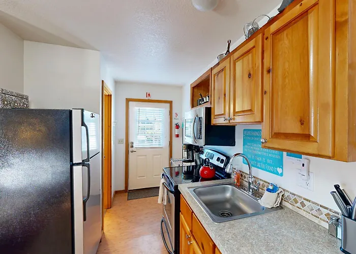 Beaches Inn | Pirates Cove Cabana 8