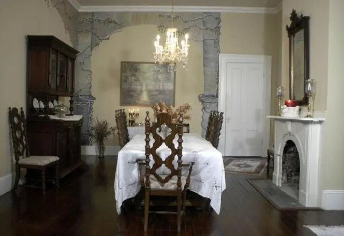 1872 Denham Inn