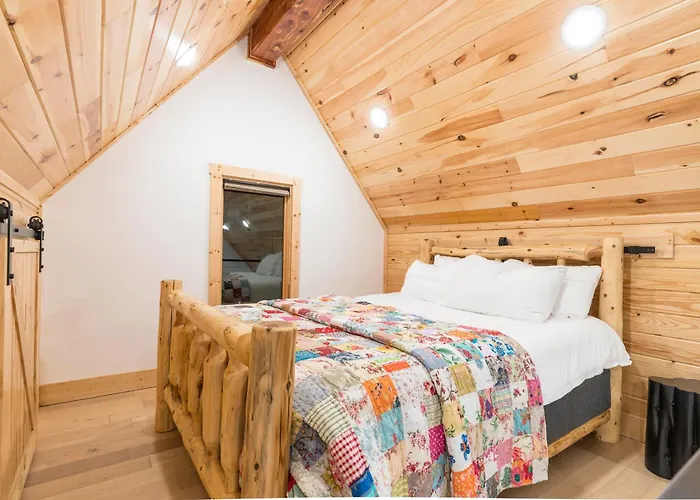 Tree Cabin In Bentonville