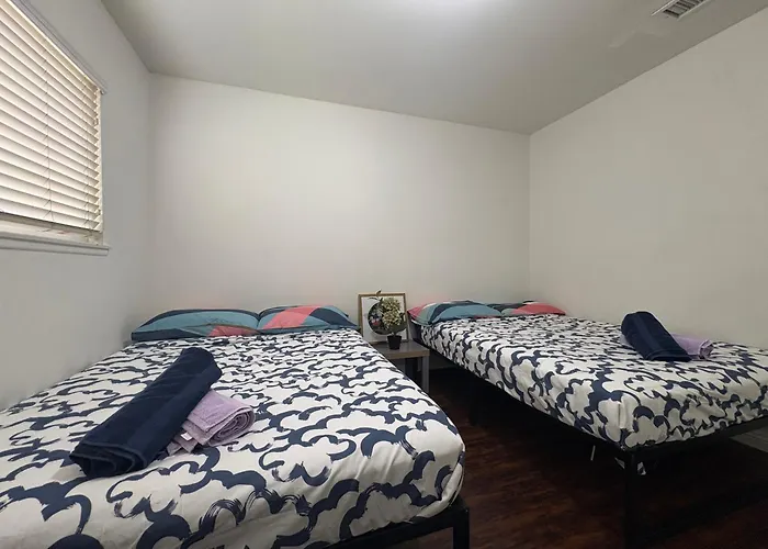 The Disney Hostel - West Fullerton