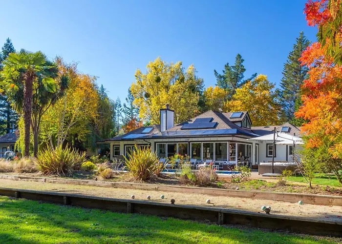 Luxe Villa Estate, Sonoma, Private Creek, Hot Tub, Pool, Bocce