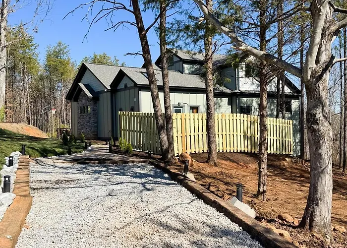 Secluded Tiny Home In Exclusive Paris Mountain!