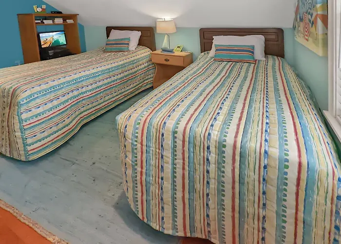 Shell Cottage - Pet Friendly, Hot Tub, Fenced Yard!