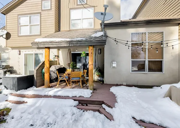 Perfectly Located 3 Bed 3.5 Bath Beautiful Townhome