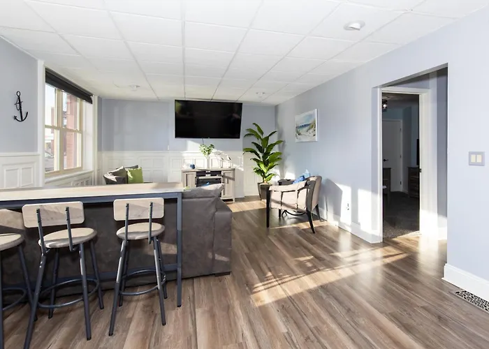 Upgraded Downtown Apartment Sleeps 5
