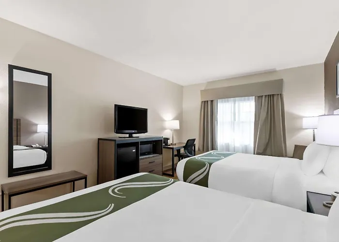 Quality Inn Fayetteville Near Historic Downtown Square