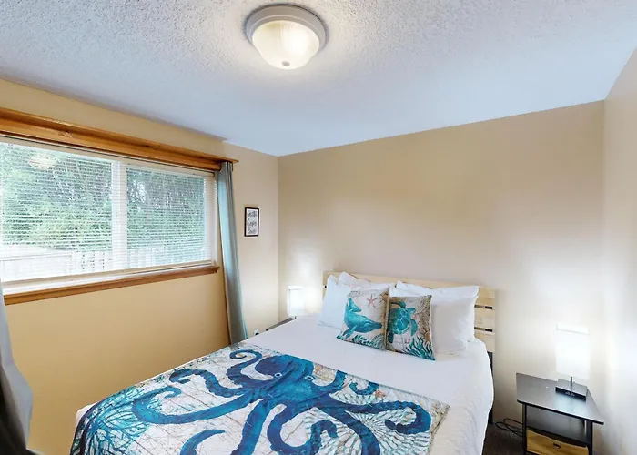 2 Bed 1 Bath Vacation Home In Seaside