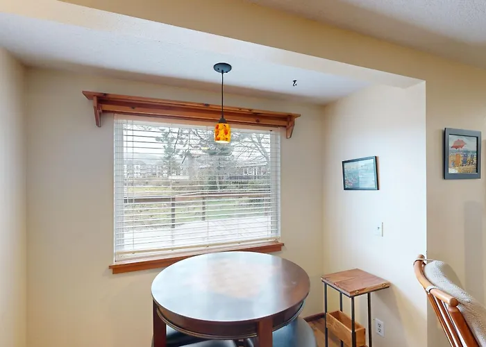 2 Bed 1 Bath Vacation Home In Seaside