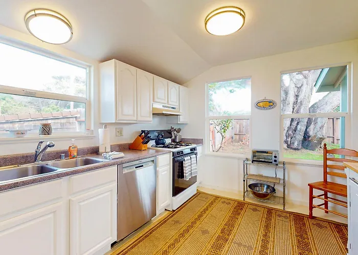 Oceanfront Elk Cottage - Deck Views & 7 Acres