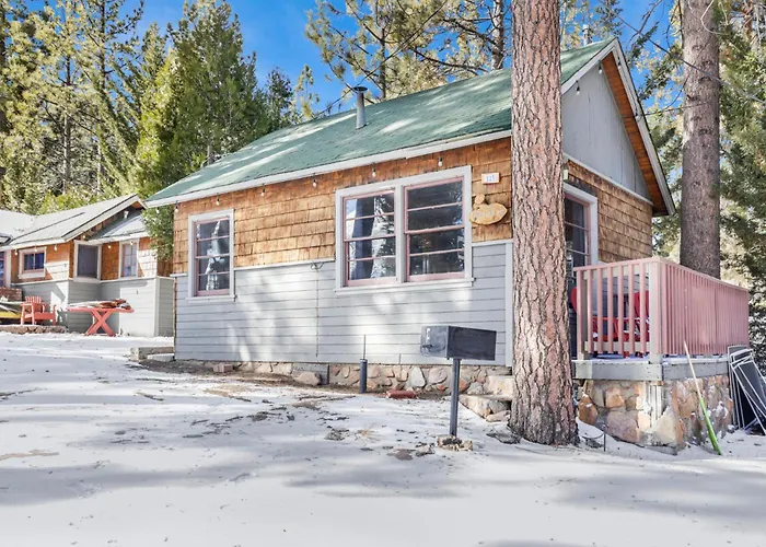 Shore Acres Lakefront Group Lodge By Big Bear Vacations