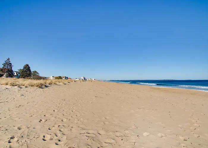 Beachfront Old Orchard Beach Condo W/ Balcony