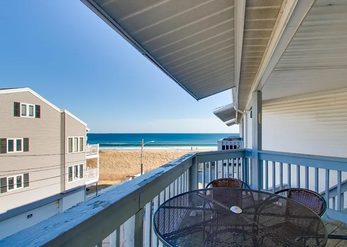 Beachfront Old Orchard Beach Condo W/ Balcony