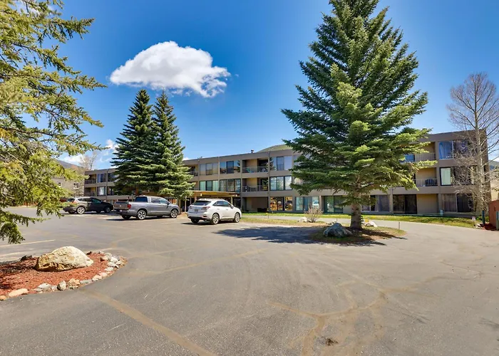 Mtn & Reservoir Views: Cozy Dillon Condo!