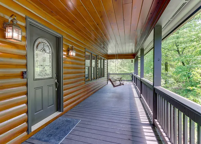 Waterfront Cabin In Ellijay: Hot Tub + Game Room