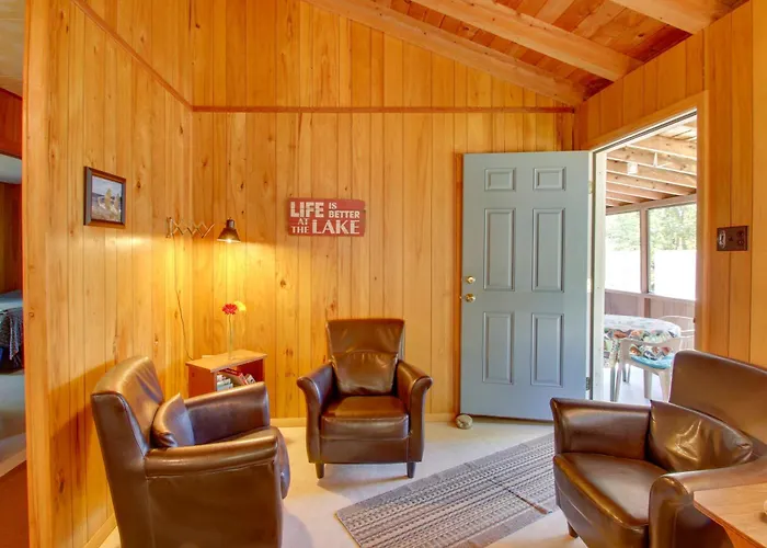 'The Birches' Raymond Getaway W/ Beach & Boat Dock