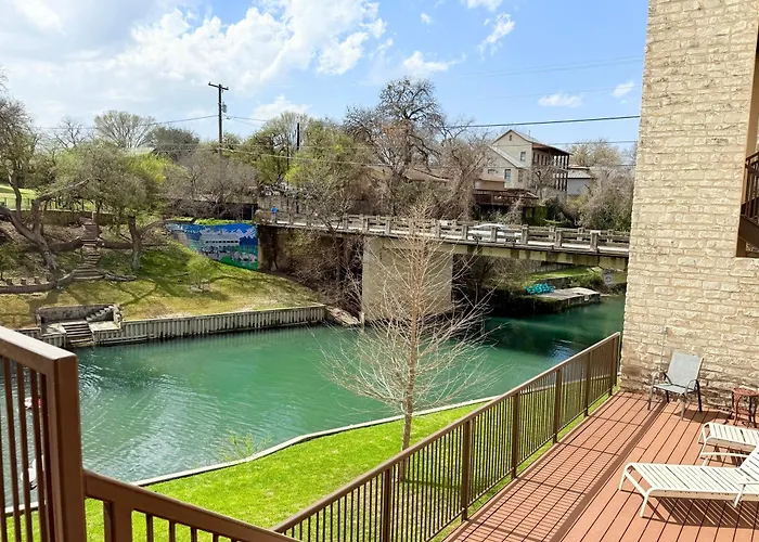 Riverfront Condo Downtown Newbraunfels