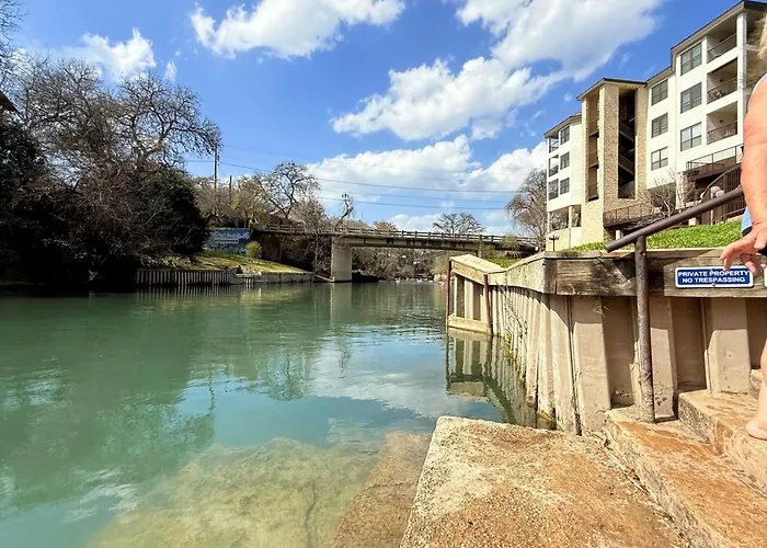 Riverfront Condo Downtown Newbraunfels