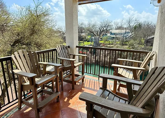 Riverfront Condo Downtown Newbraunfels