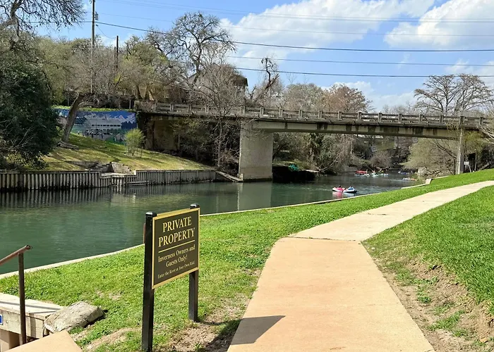 Riverfront Condo Downtown Newbraunfels