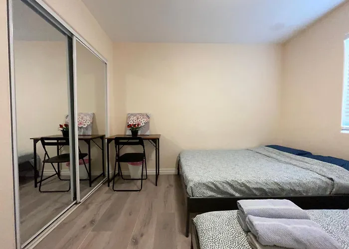 The Disney Hostel - Santa Ana