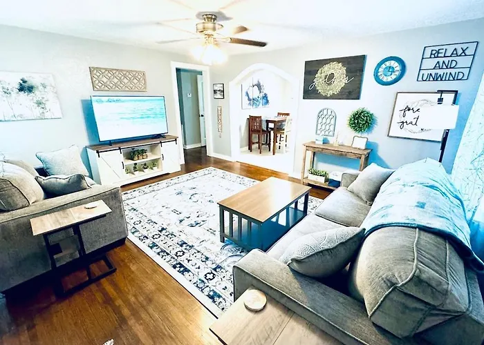 Relax & Unwind In 2Br 1Ba Home In Quiet Neighborhood