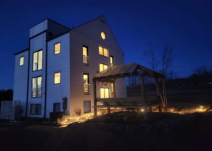 The Sugar Cube, A Stunning, Spacious, And Modern Villa With An Orchard Maze