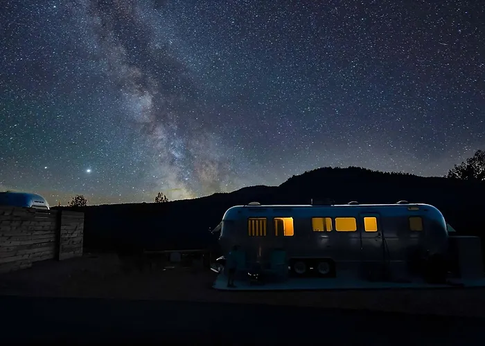 Stargazing From Airstream Landing In East Zion