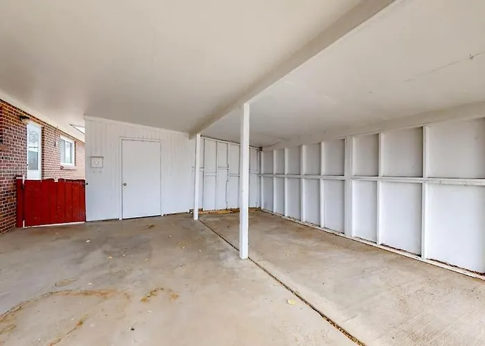 Charming Three Bedroom Home In Littleton